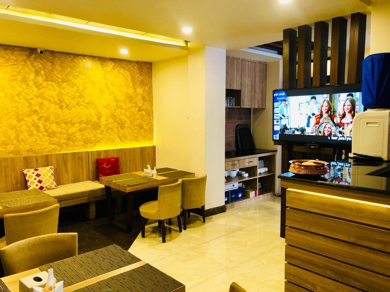 The Milestone Hotel Катманду Экстерьер фото